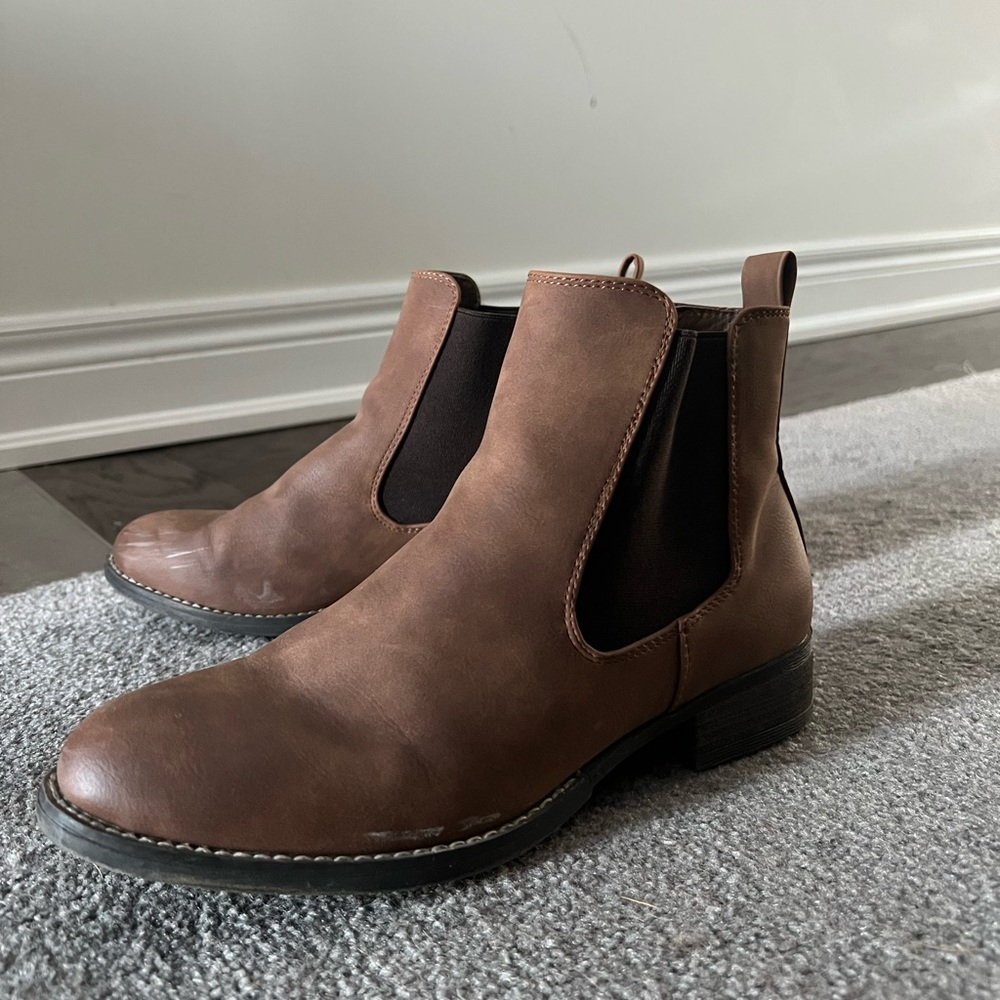 HARLOW CHELSEA BOOTS